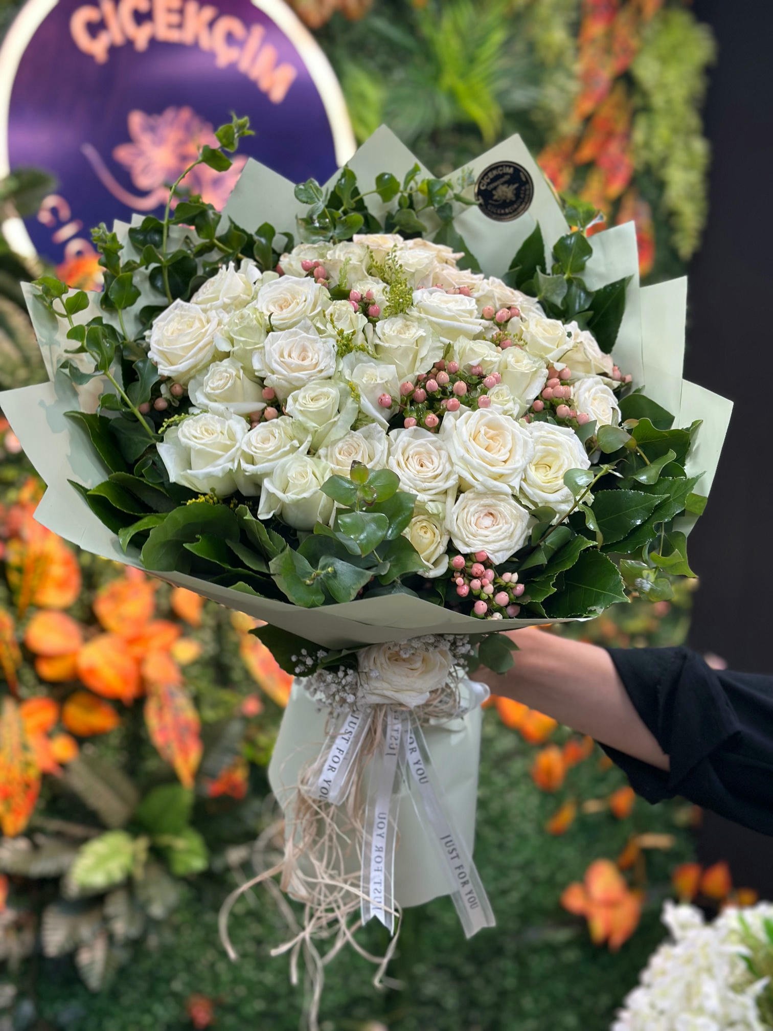 33 Beyaz Güllü Buket