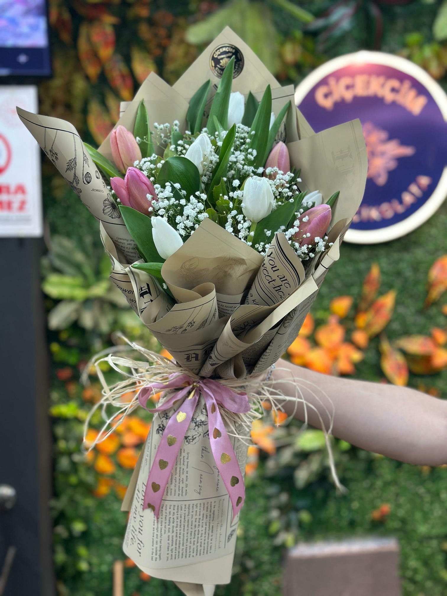 11'li Pembe Beyaz Lale Buketi