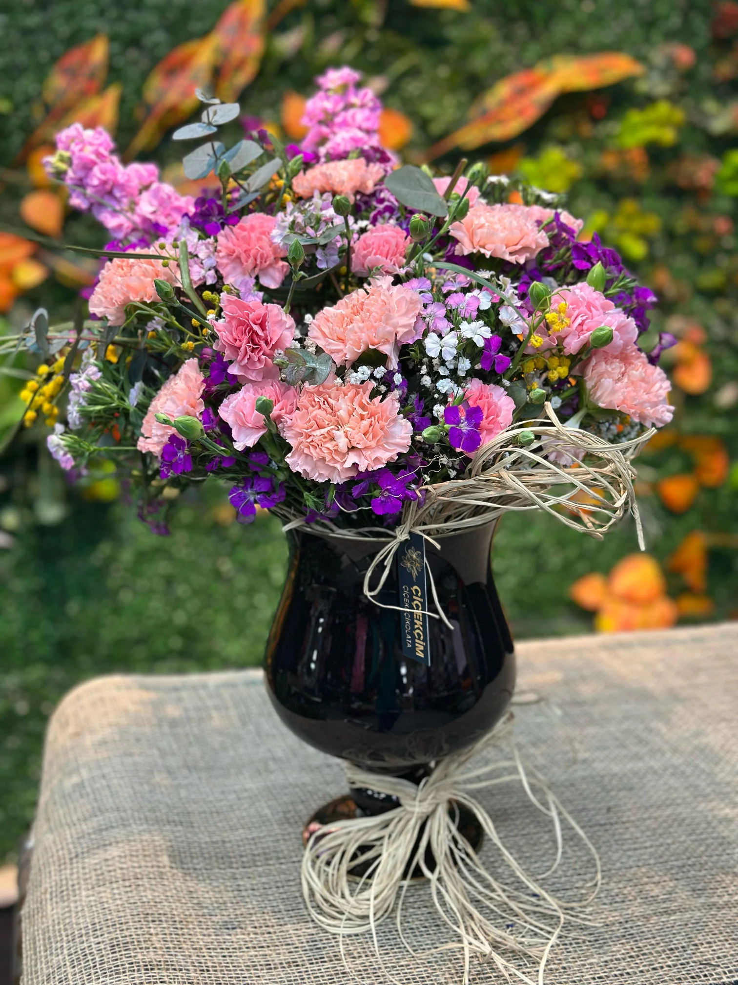 Siyah Vazoda Şebboy Karanfil Hüsnüyusuf