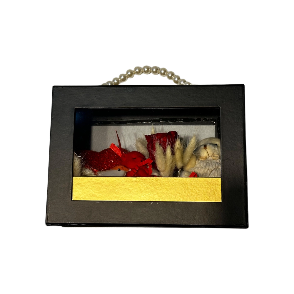 İncili Kutuda Solmayan Gül