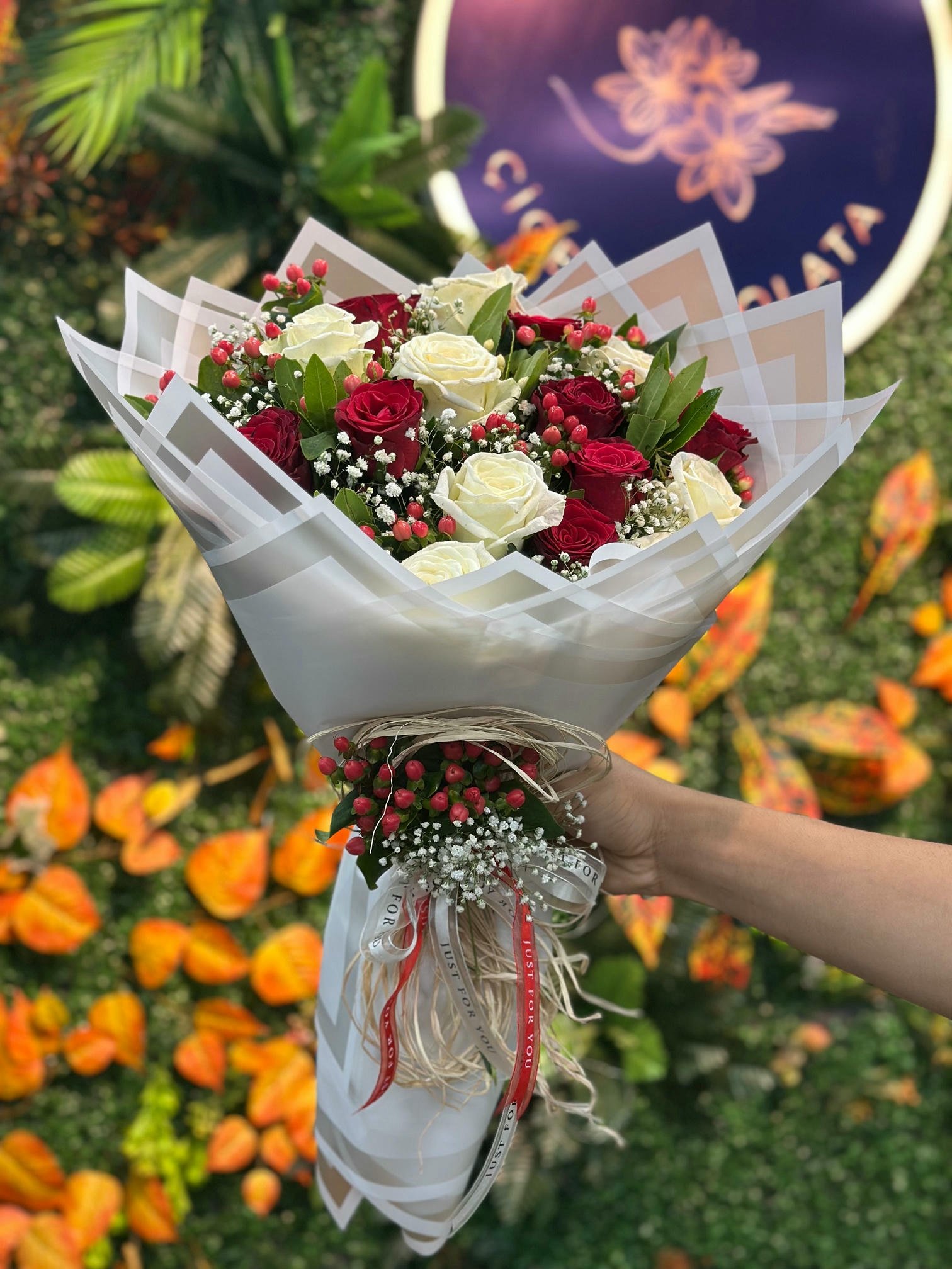 16'lı Kırmızı Beyaz Gül Buketi