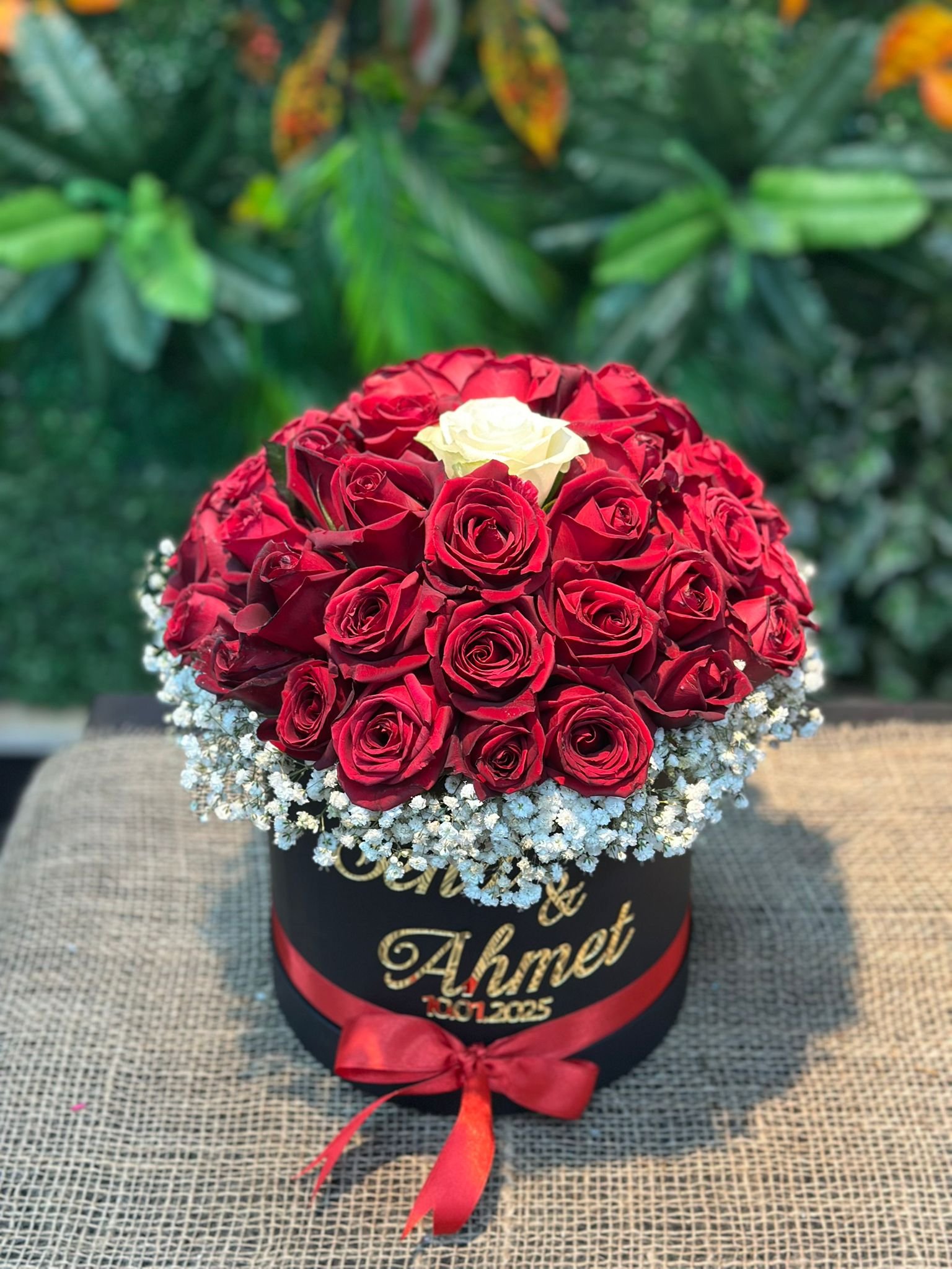 Kutuda 41'li Canlı Gül Aranjmanı