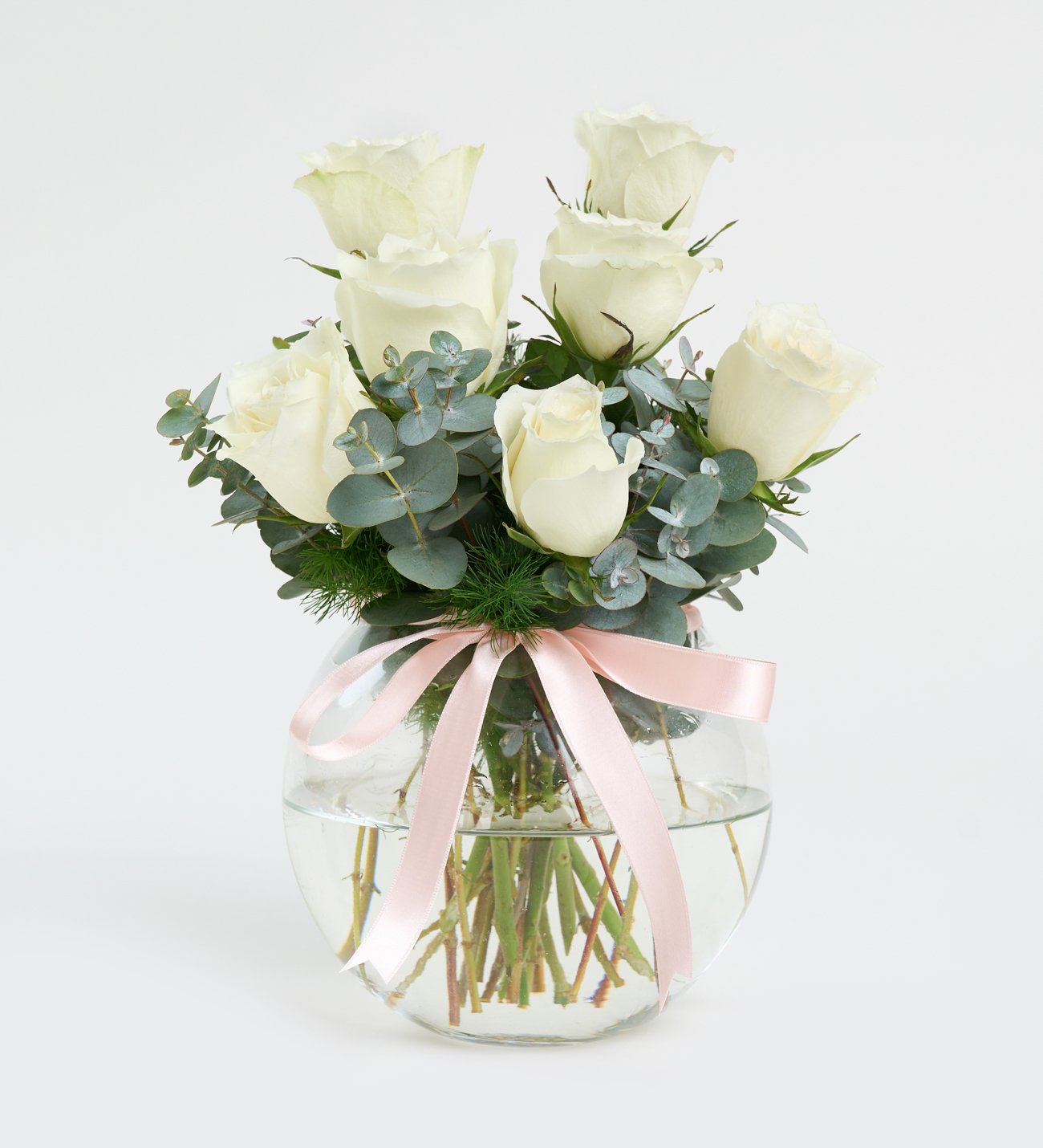 Cam Akvaryumda 4 Kırmızı Gül ve 5 Beyaz Gül