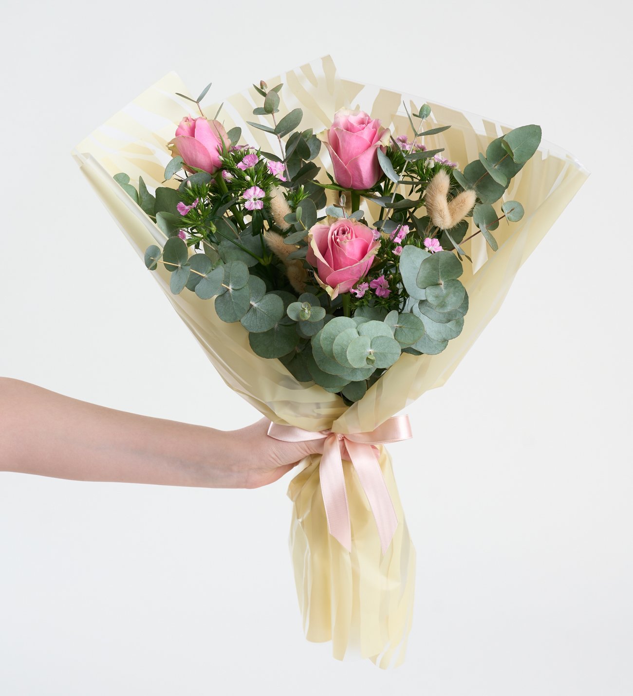 Krem Leopar Bukette 3 Pembe Gül ve Hüsnüyusuflar